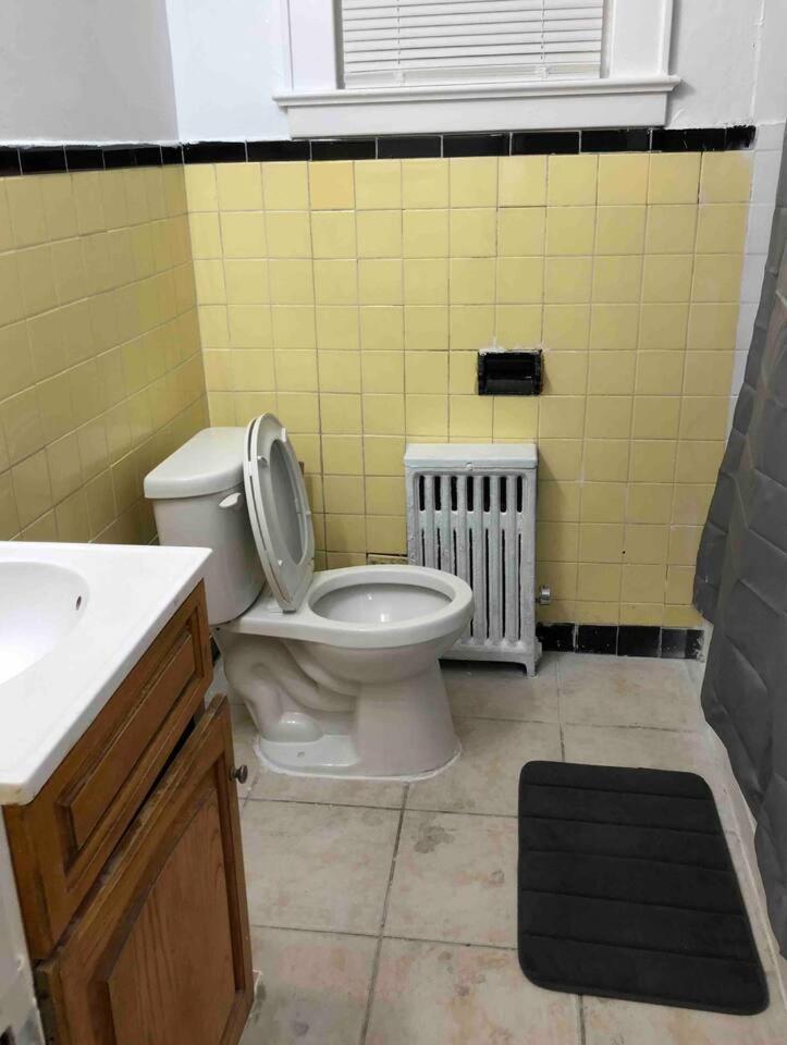 Spacious 2 Bedroom Apartment With 1 Bathroom And Private Street Entrance Paterson Extérieur photo