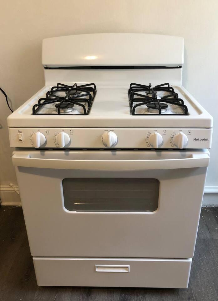 Spacious 2 Bedroom Apartment With 1 Bathroom And Private Street Entrance Paterson Extérieur photo