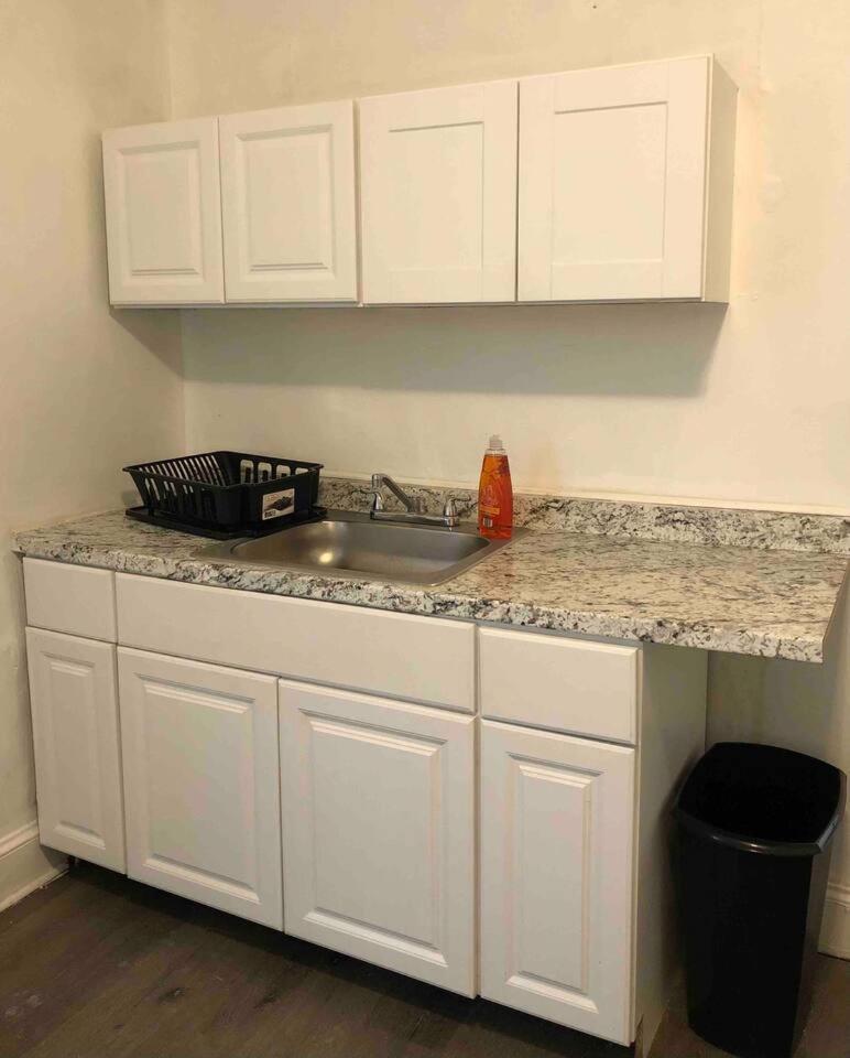 Spacious 2 Bedroom Apartment With 1 Bathroom And Private Street Entrance Paterson Extérieur photo