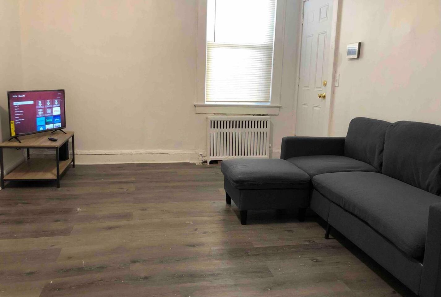 Spacious 2 Bedroom Apartment With 1 Bathroom And Private Street Entrance Paterson Extérieur photo